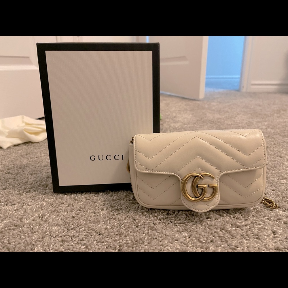 Gucci Marmont matelassé leather super mini bag